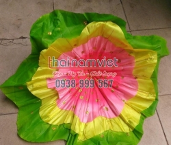 Lá Múa Cầm Tay 004