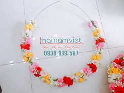 Vòng Hoa Múa Cầm Tay